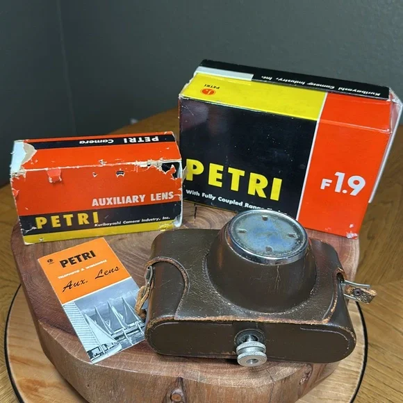 PETRI 1.9 Color Corrected Super Camera w/ Aux Lens Set & Original Case - Working - Picture 13 of 16